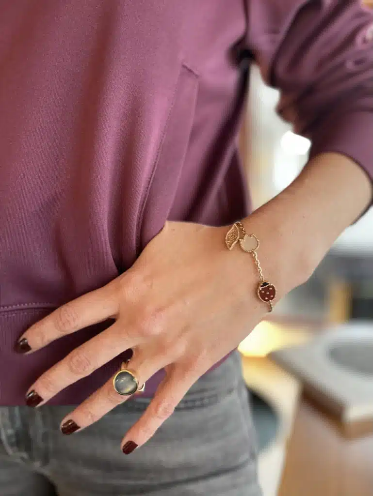 B139V50 Bague VHERNIER en or jaune et nacre