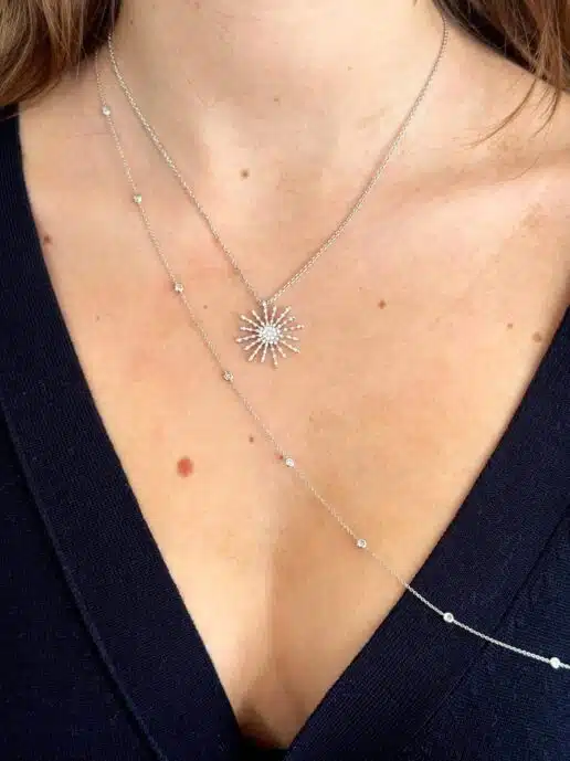 B536V48 Collier GBYG Soleil en or gris et diamants